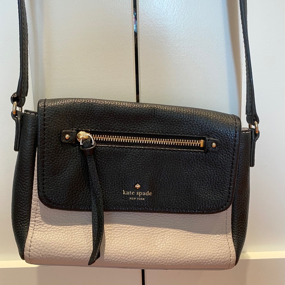 Kate Spade crossbody w/ adjustable strap